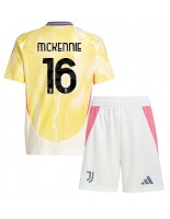 Juventus Weston McKennie #16 Venkovní dres pro děti 2024-25 Krátký Rukáv (+ trenýrky)